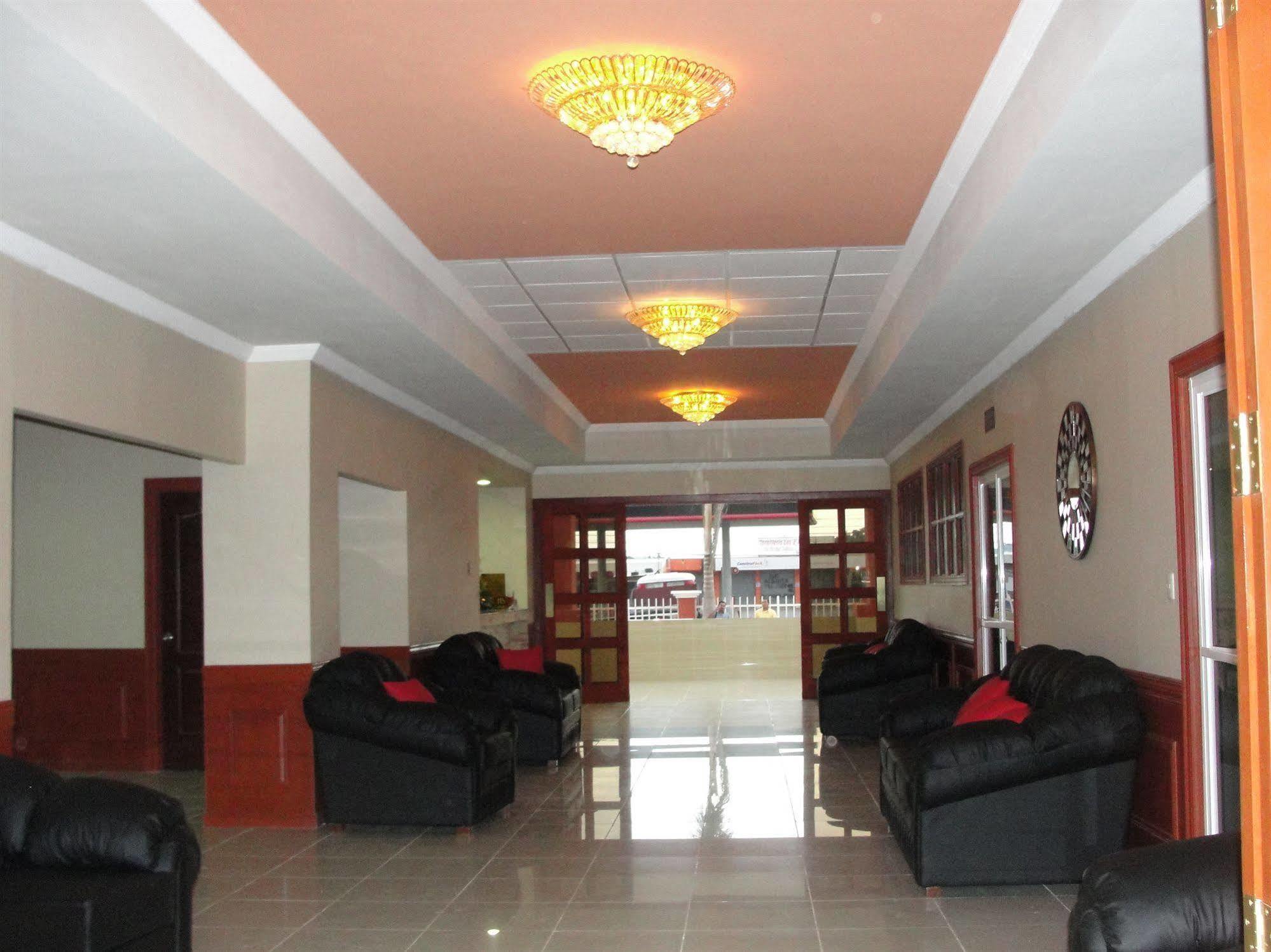 Hotel Sevilla Usulutan Buitenkant foto