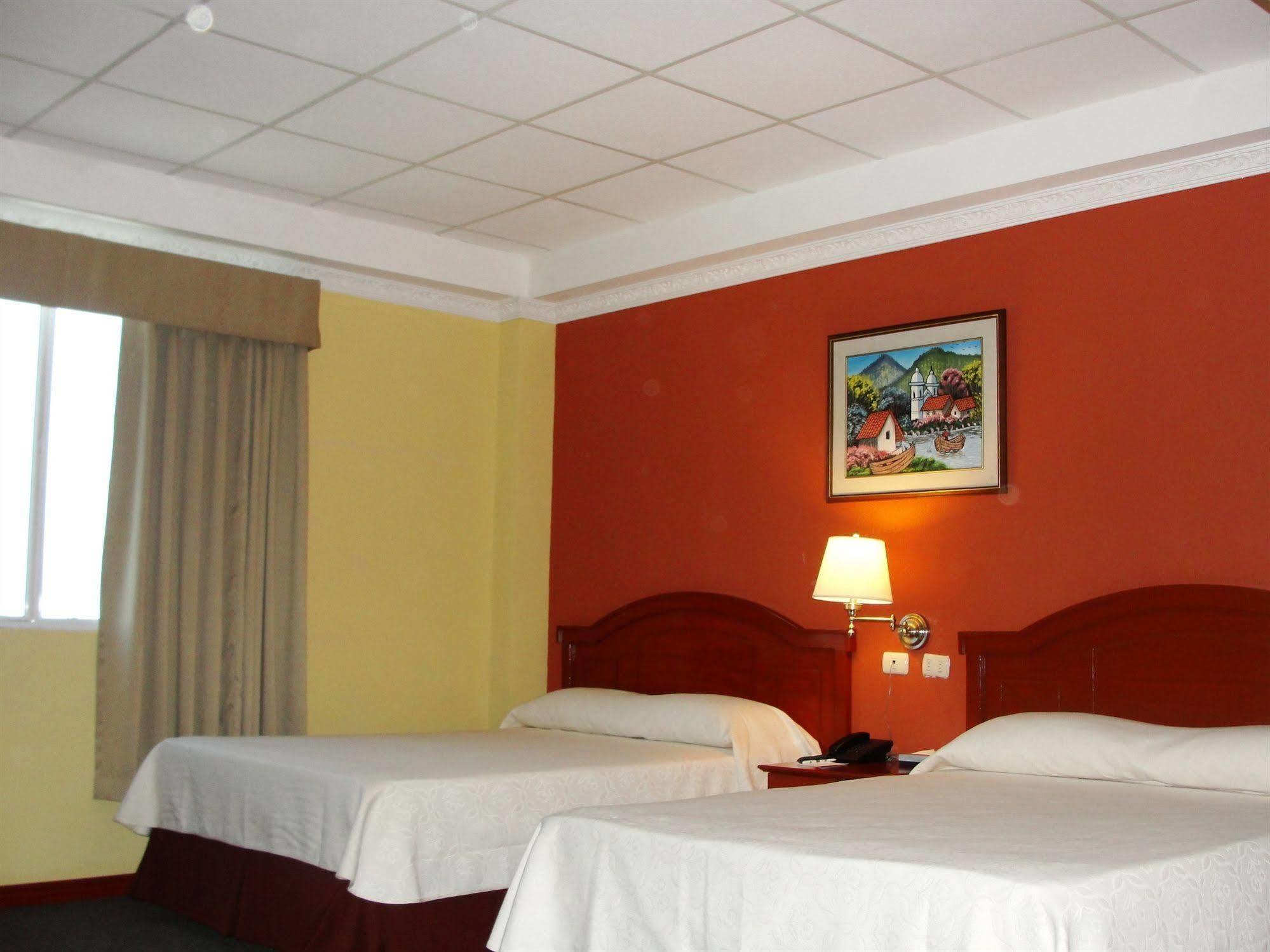 Hotel Sevilla Usulutan Buitenkant foto